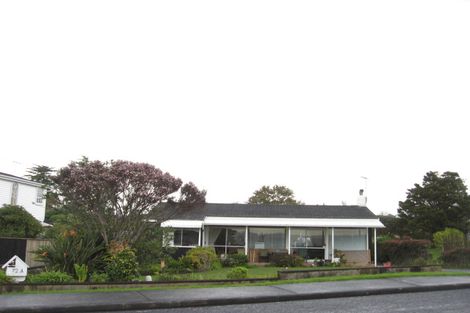 Photo of property in 72 Marine Parade, Mellons Bay, Auckland, 2014