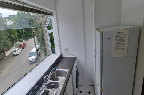 Photo of property in 64 Rolleston Street, Mount Cook, Wellington, 6021