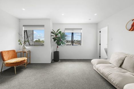 Photo of property in 6a Raeben Avenue, Hillcrest, Auckland, 0627