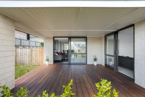 Photo of property in 22 Stingray Drive, Omokoroa, 3114