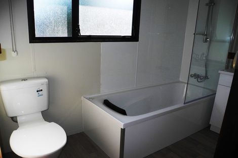 Photo of property in 1/5 Compass Place, Te Atatu Peninsula, Auckland, 0610