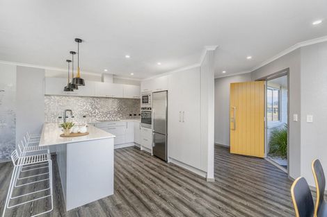 Photo of property in 2 Oscar Place, Whitianga, 3510