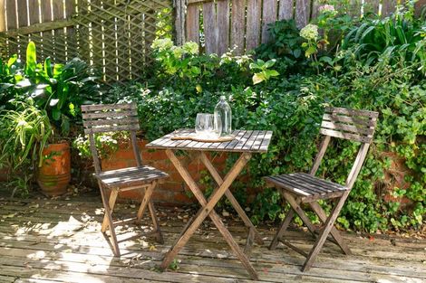 Photo of property in 102 Nevay Road, Karaka Bays, Wellington, 6022