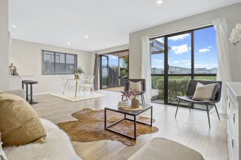 Photo of property in 3 Irving Place, Hobsonville, Auckland, 0616