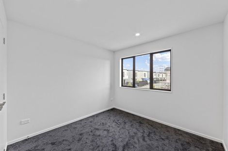Photo of property in 27 Whiteywood Street, Westgate, Auckland, 0814