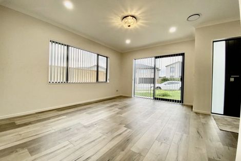 Photo of property in 5 Cloonlyon Drive, Flat Bush, Auckland, 2019