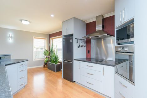 Photo of property in 46 Peter Hall Drive, Kelvin Grove, Palmerston North, 4414