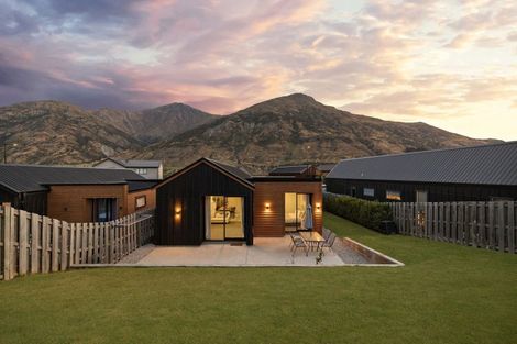 Photo of property in 9 Huxley Place, Lake Hayes, Queenstown, 9304