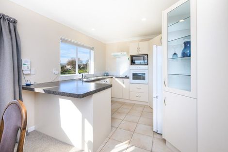 Photo of property in 1a Kings Court, Roslyn, Palmerston North, 4414