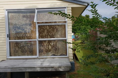 Photo of property in 19 Paton Avenue, Te Atatu South, Auckland, 0610