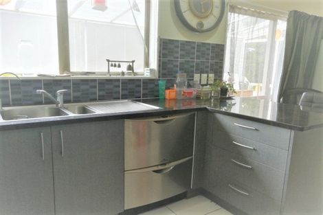 Photo of property in 10a Marie Crescent, Te Atatu South, Auckland, 0610