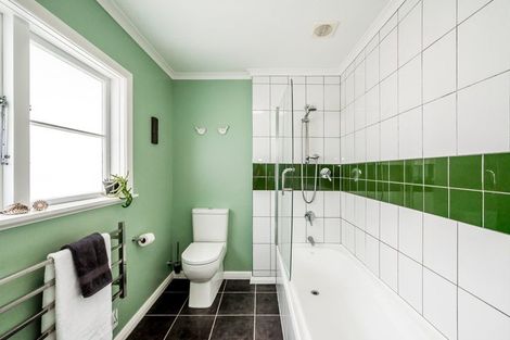 Photo of property in 106 Renown Road, Raumati South, Paraparaumu, 5032