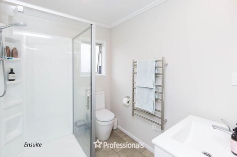 Photo of property in 2 Chalfont Road, Silverstream, Upper Hutt, 5019