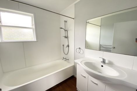 Photo of property in 98 Lauderdale Road, Birkdale, Auckland, 0626