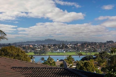 Photo of property in 52 Fordyce Avenue, Sunnyhills, Auckland, 2010