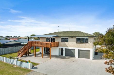 Photo of property in 3 Karepe Lane, Kumeu, 0810