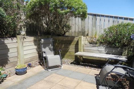 Photo of property in 74 Dress Circle, Newlands, Wellington, 6037