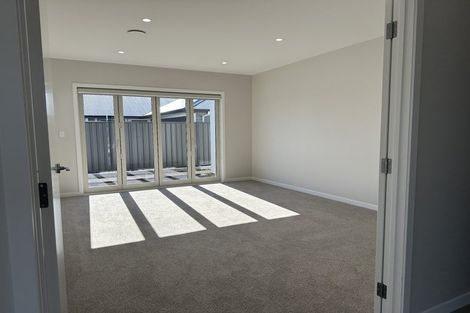 Photo of property in 10 George Yee Place, Taradale, 4112