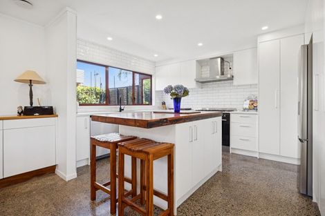 Photo of property in 8a Wicklow Road, Narrow Neck, Auckland, 0622