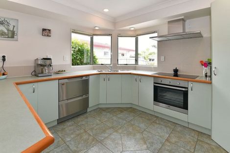 Photo of property in 138 Lakeside Drive, Orewa, 0931