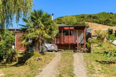 Photo of property in 5a Cornwall Street, Picton, 7220