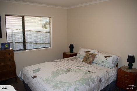 Photo of property in 18 Seamount Drive, Red Beach, 0932