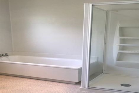 Photo of property in 32 Roick Parade, Glen Eden, Auckland, 0602