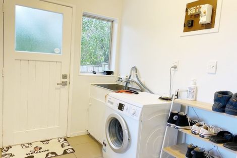 Photo of property in 43 Hutchinson Avenue, New Lynn, Auckland, 0600