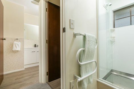 Photo of property in 8/248 Great North Road, Henderson, Auckland, 0612