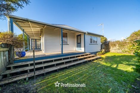 Photo of property in 124 Tutere Street, Waikanae Beach, Waikanae, 5036