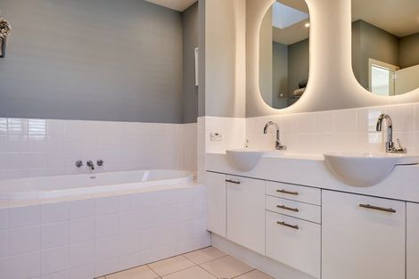 Photo of property in 25 Cheviot Road, Lowry Bay, Lower Hutt, 5013