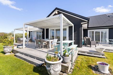 Photo of property in 51 Coutts Way, Fitzherbert, Palmerston North, 4410