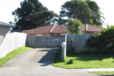 Photo of property in 16 Liddesdale Place, Papakura, 2110