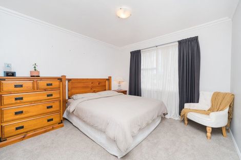 Photo of property in 16 Marsden Place, Awapuni, Palmerston North, 4412