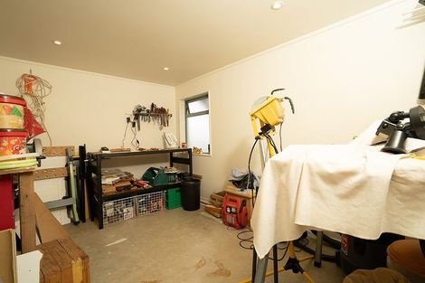 Photo of property in 18 Lavelle Road, Henderson, Auckland, 0612