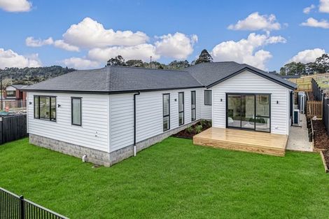 Photo of property in 4 Wheki Place, Swanson, 0614