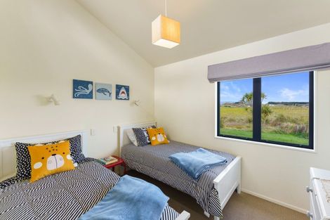 Photo of property in 80 Reay Mackay Grove, Waikawa Beach, Manakau, 5573