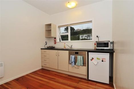 Photo of property in 35 Seaview Terrace, Northland, Wellington, 6012