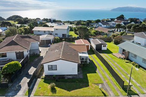 Photo of property in 124 Pikarere Street, Titahi Bay, Porirua, 5022