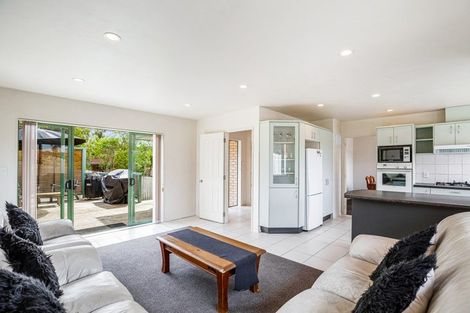Photo of property in 23 San Vito Place, Henderson, Auckland, 0612