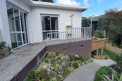 Photo of property in 62 Taylor Terrace, Tawa, Wellington, 5028