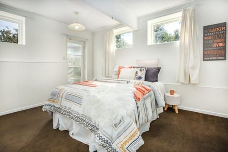 Photo of property in 19a Lyndhurst Road, Tawa, Wellington, 5028