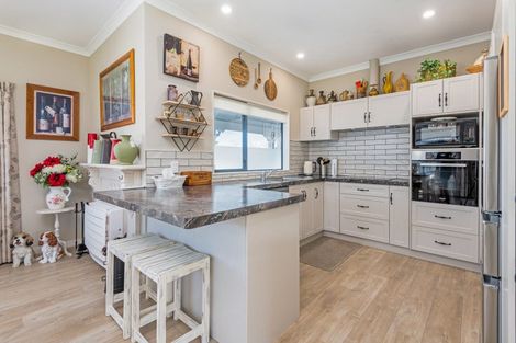 Photo of property in 6 Pegasus Place, Kelvin Grove, Palmerston North, 4414