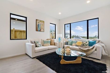 Photo of property in 2 Fjord Way, Karaka, Papakura, 2113