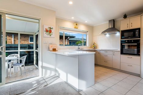 Photo of property in 15 Alice Avenue, Orewa, 0931