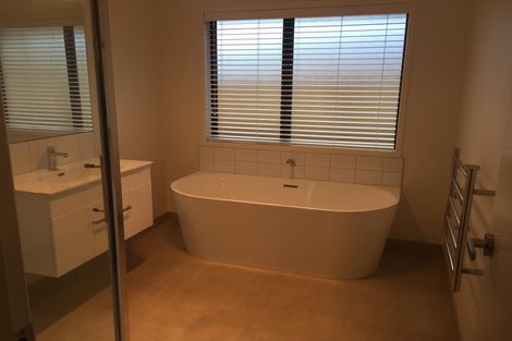 Photo of property in 16 Ruru Street, Cambridge, 3434