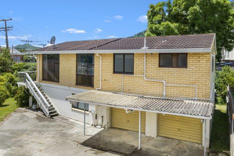 Photo of property in 60 Waikawa Road, Picton, 7220