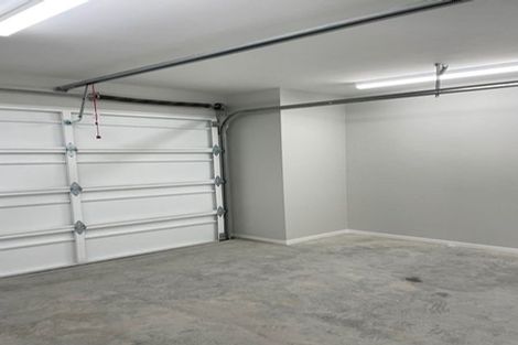 Photo of property in 3 Kopua Place, Whitby, Porirua, 5024