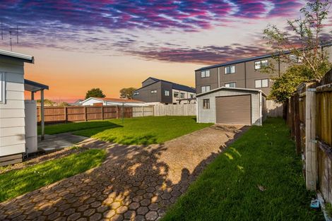 Photo of property in 26 Hinerau Street, Henderson, Auckland, 0612