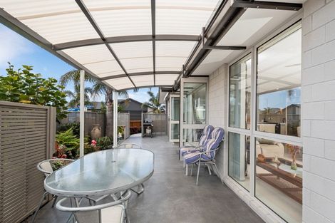 Photo of property in 4 Sandspit Way, Papamoa Beach, Papamoa, 3118